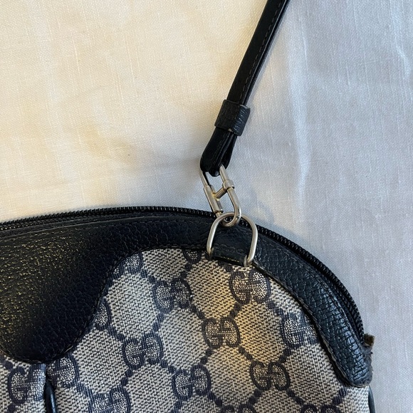 Vintage Gucci Crossbody Bag in Navy - Picture 6 of 7